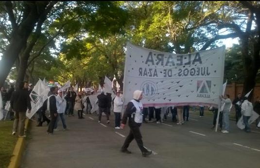 Trabajadores de los bingos porteños marcharon a la quinta de Olivos Trabajadores de los bingos porteños marcharon a la quinta de Olivos