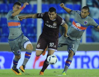 Lanús venció Tigre y quedó muy cerca de ganar su zona Lanús venció Tigre y quedó muy cerca de ganar su zona