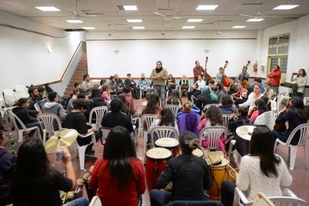La orquesta de Ricardo Rojas recibió a Jorge Milchberg, referente internacional de la música andina