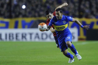    El local se puso en ventaja mediante un gol de Carlos Tevez de penal a los 3 minutos de juego, pero el elenco guaraní empató a través de Rodrigo Rojas, a los 12 de la etapa inicial.
