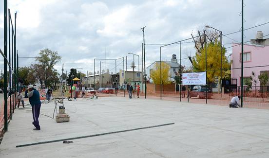 El barrio la Cava de San Isidro tiene una nueva cancha de fútbol El barrio la Cava de San Isidro tiene una nueva cancha de fútbol