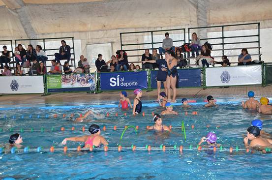 En San Isidro comenzaron las escuelas municipales de natación En San Isidro comenzaron las escuelas municipales de natación