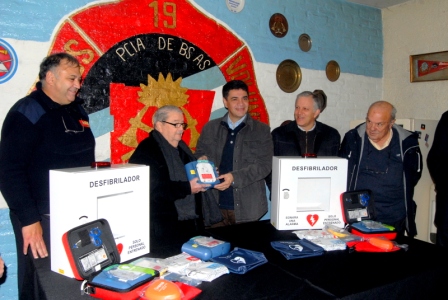 Dos nuevos desfibriladores para los Bomberos Voluntarios de Olivos Dos nuevos desfibriladores para los Bomberos Voluntarios de Olivos