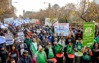 Acuerdan actualizar el mínimo un 21% en 3 tramos de 7% y revisar ese ingreso en noviembre