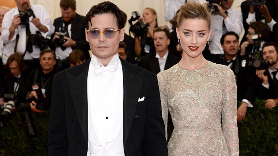 Amigos y familia defienden a Johnny Depp acusado de violencia doméstica