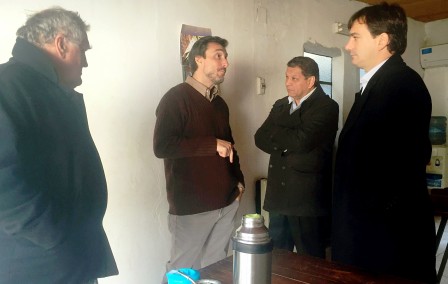 El senador provincial Sebastián Galmarini junto a Gonzalo Beccar Varela y Juan Medina, concejales del Frente Renovador de San Isidro, visitaron el Centro de Atención y Prevención de Adicciones “Programa Andrés”, en la Institución fueron recibidos por el director del Programa Norberto Sztycberg.
El senador provincial Sebastián Galmarini junto a Gonzalo Beccar Varela y Juan Medina, concejales del Frente Renovador de San Isidro, visitaron el Centro de Atención y Prevención de Adicciones “Programa Andrés”, en la Institución fueron recibidos por el director del Programa Norberto Sztycberg.