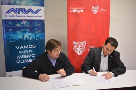 El convenio, rubricado con la Asociación Rosarina de Agentes de Viajes, impulsa la realización de acciones de comercialización conjunta entre ambas ciudades. La iniciativa forma parte de la campaña de promoción turística del Municipio en distintas regiones del país, que continuará en Córdoba y Mendoza. El convenio, rubricado con la Asociación Rosarina de Agentes de Viajes, impulsa la realización de acciones de comercialización conjunta entre ambas ciudades. La iniciativa forma parte de la campaña de promoción turística del Municipio en distintas regiones del país, que continuará en Córdoba y Mendoza.