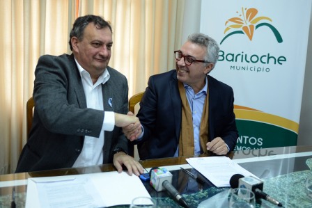 Tigre celebró un acuerdo de cooperación con San Carlos de Bariloche en materia de planeamiento urbano. El documento, firmado por los intendentes Julio Zamora y Gustavo Gennuso Tigre celebró un acuerdo de cooperación con San Carlos de Bariloche en materia de planeamiento urbano. El documento, firmado por los intendentes Julio Zamora y Gustavo Gennuso