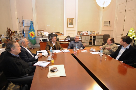 El intendente de Tigre recibió a representantes de la Unión Industrial del distrito, que llevaron al jefe comunal sus inquietudes por los efectos recesivos del nuevo marco tarifario. El intendente de Tigre recibió a representantes de la Unión Industrial del distrito, que llevaron al jefe comunal sus inquietudes por los efectos recesivos del nuevo marco tarifario.