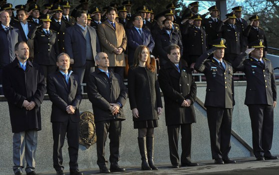 Vidal durante el acto, la mandataria provincial ascendió a seis policías de la fuerza que participaron de los operativos de captura de los condenados por el triple crimen de General Rodríguez Vidal durante el acto, la mandataria provincial ascendió a seis policías de la fuerza que participaron de los operativos de captura de los condenados por el triple crimen de General Rodríguez