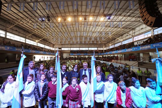 Más de 4 mil alumnos de Tigre hicieron su promesa de lealtad a la bandera Más de 4 mil alumnos de Tigre hicieron su promesa de lealtad a la bandera