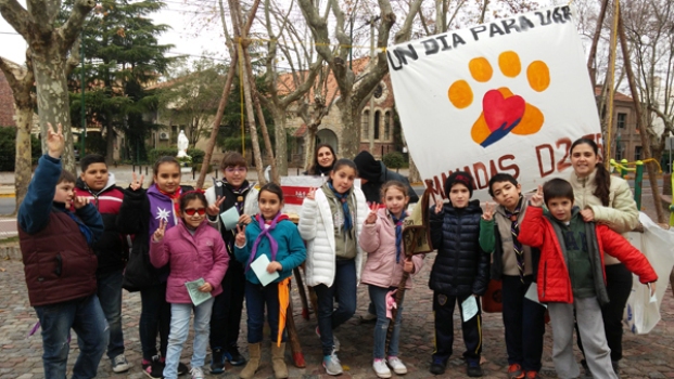 El presidente del Concejo Deliberante de San Isidro, Carlos Castellano, participó del evento solidario “Un día para dar” organizado por diversos grupos scouts a beneficio de distintas entidades de bien público.
El presidente del Concejo Deliberante de San Isidro, Carlos Castellano, participó del evento solidario “Un día para dar” organizado por diversos grupos scouts a beneficio de distintas entidades de bien público.