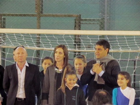 El intendente Jorge Macri junto a la gobernadora de la provincia de Buenos Aires, María Eugenia Vidal y el secretario de Deportes de la Nación, Javier Mac Allister, otorgaron subsidios extraordinarios a entidades intermedias y clubes de Vicente López. El intendente Jorge Macri junto a la gobernadora de la provincia de Buenos Aires, María Eugenia Vidal y el secretario de Deportes de la Nación, Javier Mac Allister, otorgaron subsidios extraordinarios a entidades intermedias y clubes de Vicente López.