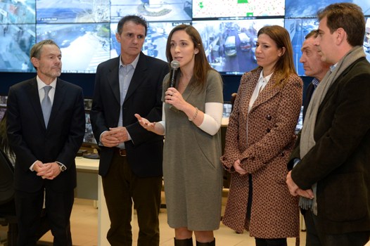El intendente de San Martín, Gabriel Katopodis, y la gobernadora de la Provincia de Buenos Aires, María Eugenia Vidal, recorrieron la Central de Seguridad Ciudadana, donde se presentó el Plan Integral de Género para proteger a la mujer de la violencia.
El intendente de San Martín, Gabriel Katopodis, y la gobernadora de la Provincia de Buenos Aires, María Eugenia Vidal, recorrieron la Central de Seguridad Ciudadana, donde se presentó el Plan Integral de Género para proteger a la mujer de la violencia.