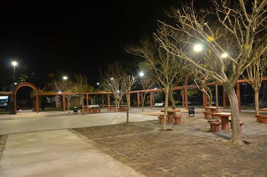 El municipio renovó las luminarias de la plaza Belgrano en Villa Adelina El municipio renovó las luminarias de la plaza Belgrano en Villa Adelina