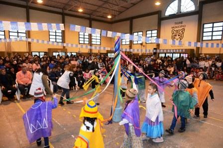 Escuelas de Tigre celebraron los 200 años de la independencia Escuelas de Tigre celebraron los 200 años de la independencia