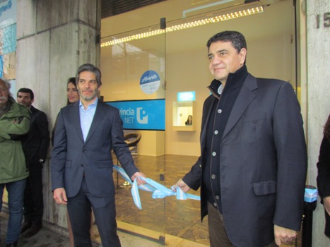 El intendente de Vicente López, Jorge Macri, Participó junto al Presidente de Provincia NET, Raúl Piola, un nuevo Centro de Servicios en R. Sáenz Peña 1525, Olivos.
El intendente de Vicente López, Jorge Macri, Participó junto al Presidente de Provincia NET, Raúl Piola, un nuevo Centro de Servicios en R. Sáenz Peña 1525, Olivos.