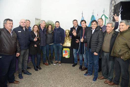 Gustavo Menéndez y Malena Galmarini, participaron en el 42 Aniversario de la muerte de Perón en San Isidro Gustavo Menéndez y Malena Galmarini, participaron en el 42 Aniversario de la muerte de Perón en San Isidro
