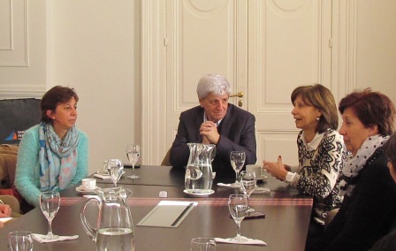 Luis Andreotti recibió a la docente Cinzia Pellegrini, víctima de violencia en la escuela Luis Andreotti recibió a la docente Cinzia Pellegrini, víctima de violencia en la escuela