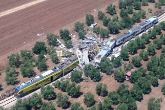 Titulo:
Choque frontal de trenes en el sur de Italia deja al menos 22 Muertos y numerosos heridos Titulo:
Choque frontal de trenes en el sur de Italia deja al menos 22 Muertos y numerosos heridos