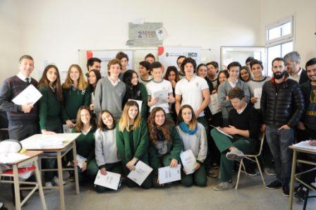 El presidente del Concejo Deliberante de San Isidro, Carlos Castellano y el concejal Juan Medina participaron en este establecimiento educativo de una jornada del Programa Banca 25.
El presidente del Concejo Deliberante de San Isidro, Carlos Castellano y el concejal Juan Medina participaron en este establecimiento educativo de una jornada del Programa Banca 25.