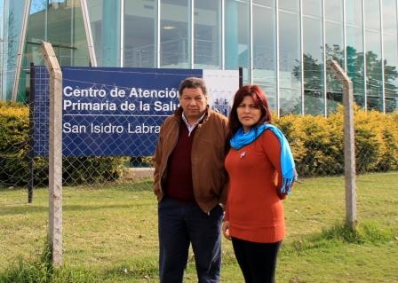 Elizabeth Aguirre y Juan Medina tienen tres cosas en común; son concejales de San Isidro, viven en el barrio La Cava y quieren impulsar cambios en el Centro de Atención Primaria (CAP) San Isidro Labrador ubicado en la esquina de la Avenida Andrés Rolón y Tomkinson. Elizabeth Aguirre y Juan Medina tienen tres cosas en común; son concejales de San Isidro, viven en el barrio La Cava y quieren impulsar cambios en el Centro de Atención Primaria (CAP) San Isidro Labrador ubicado en la esquina de la Avenida Andrés Rolón y Tomkinson.