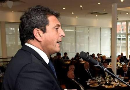 Sergio Massa:“Para las PyMEs y los trabajadores, estas tarifas se ha transformado en un peso insoportable” Sergio Massa:“Para las PyMEs y los trabajadores, estas tarifas se ha transformado en un peso insoportable”