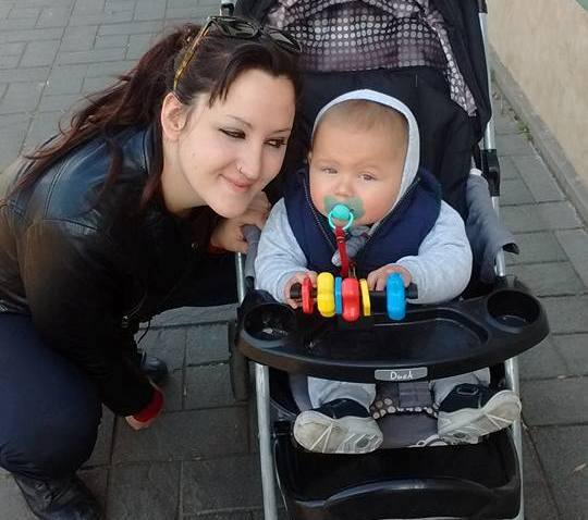 Piden esclarecer la denuncia de una mujer de que habría sido echada de una plaza de San Isidro por amamantar a su bebe