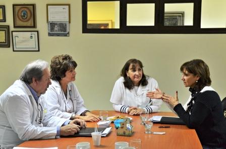 En este marco, la Secretariade Medio Ambiente y Salud Pública, Alicia Aparicio sostuvo una reunión de trabajo con la Directora del Hospital, Dra. Claudia Monti, donde acordaron una agenda de cooperación para avanzar conjuntamente. En este marco, la Secretariade Medio Ambiente y Salud Pública, Alicia Aparicio sostuvo una reunión de trabajo con la Directora del Hospital, Dra. Claudia Monti, donde acordaron una agenda de cooperación para avanzar conjuntamente.