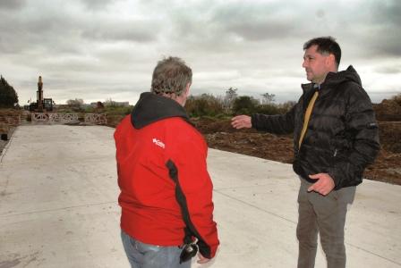 La obra, que se extiende entre Austria y Marcos Paz, mejorará los accesos al Parque Industrial de Tigre y facilitará la circulación mediante la vinculación con el camino Bancalari. Además, fomentará la radicación de nuevas empresas en Troncos del Talar.
La obra, que se extiende entre Austria y Marcos Paz, mejorará los accesos al Parque Industrial de Tigre y facilitará la circulación mediante la vinculación con el camino Bancalari. Además, fomentará la radicación de nuevas empresas en Troncos del Talar.