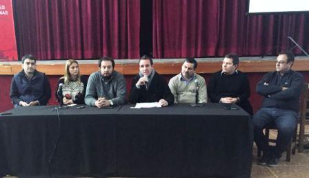 Entidades intermedias del distrito se reunieron con dirigentes del Frente Renovador de Tigre para discutir el Programa Social de Clubes Argentinos, lanzado por el Gobierno Nacional. Durante el encuentro se señalaron las falencias de la resolución, que se muestra insuficiente para proteger a las instituciones deportivas más pequeñas. Entidades intermedias del distrito se reunieron con dirigentes del Frente Renovador de Tigre para discutir el Programa Social de Clubes Argentinos, lanzado por el Gobierno Nacional. Durante el encuentro se señalaron las falencias de la resolución, que se muestra insuficiente para proteger a las instituciones deportivas más pequeñas.