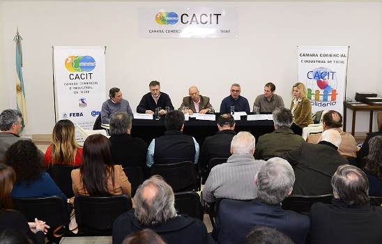 Con la presencia del intendente Julio Zamora, la Cámara Comercial e Industrial de Tigre (CACIT) entregó reconocimientos a aquellos vecinos que cumplieron 35 y 20 años como miembros. Con la presencia del intendente Julio Zamora, la Cámara Comercial e Industrial de Tigre (CACIT) entregó reconocimientos a aquellos vecinos que cumplieron 35 y 20 años como miembros.