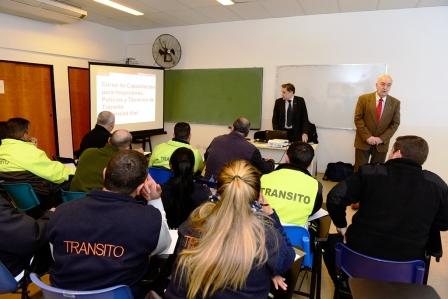 San Fernando y el Automovil Club Argentino capacitan a los agentes de Tránsito San Fernando y el Automovil Club Argentino capacitan a los agentes de Tránsito