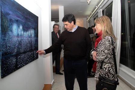 El intendente de Vicente López inauguró la muestra de arte 20 Artistas Destacados de Vicente López, en el Concejo Deliberante local. La exposición reúne trabajos de Jairo, Hermenegildo Sábat, Ana Brull y Carlos Cañas entre otros.
El intendente de Vicente López inauguró la muestra de arte 20 Artistas Destacados de Vicente López, en el Concejo Deliberante local. La exposición reúne trabajos de Jairo, Hermenegildo Sábat, Ana Brull y Carlos Cañas entre otros.