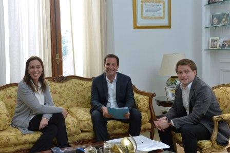 La gobernadora de la Provincia de Buenos Aires, María Eugenia Vidal, durante la reunión con el intendente de Escobar, Ariel Sujarchuk, y el subsecretario de Gobierno y Asuntos Municipales, Alex Campbell, esta tarde en casa de Gobierno. La gobernadora de la Provincia de Buenos Aires, María Eugenia Vidal, durante la reunión con el intendente de Escobar, Ariel Sujarchuk, y el subsecretario de Gobierno y Asuntos Municipales, Alex Campbell, esta tarde en casa de Gobierno.