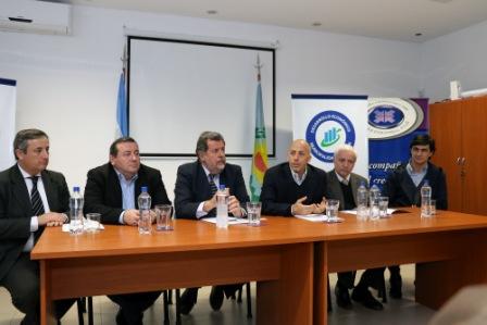 Elustondo y Ducoté firmaron convenio para realizar Clínicas Tecnológicas Elustondo y Ducoté firmaron convenio para realizar Clínicas Tecnológicas