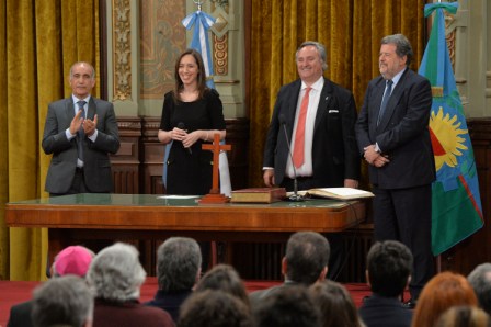 La gobernadora de la Provincia de Buenos Aires, María Eugenia Vidal, junto al vicegobernador, Daniel Salvador, tomó juramento a los ministros, Joaquín De la Torre, a cargo del Ministerio de la Producción, y Jorge Elustondo en la nueva cartera de Ciencia, Tecnología e Innovación. La gobernadora de la Provincia de Buenos Aires, María Eugenia Vidal, junto al vicegobernador, Daniel Salvador, tomó juramento a los ministros, Joaquín De la Torre, a cargo del Ministerio de la Producción, y Jorge Elustondo en la nueva cartera de Ciencia, Tecnología e Innovación.