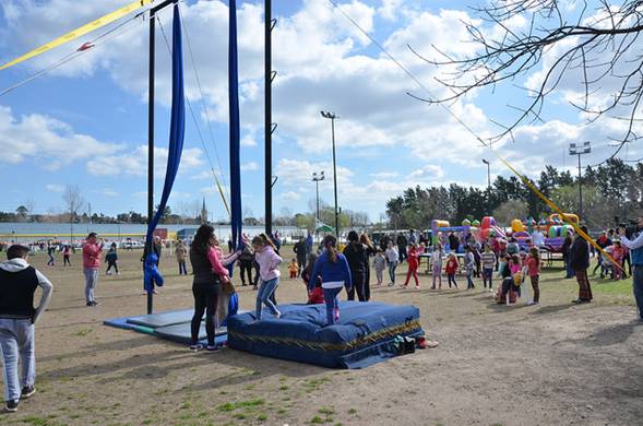 Con una gran variedad de actividades, el Municipio de San Isidro celebró el fin de semana el Día del niño. El intendente Gustavo Posse estuvo presente en distintas localidades para disfrutar de los festejos que incluyeron sorteos, juegos, inflables y shows gratuitos. Con una gran variedad de actividades, el Municipio de San Isidro celebró el fin de semana el Día del niño. El intendente Gustavo Posse estuvo presente en distintas localidades para disfrutar de los festejos que incluyeron sorteos, juegos, inflables y shows gratuitos.