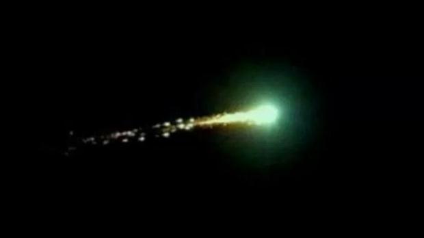 Luces y bólidos de distinta intensidad asociados aparentemente a meteoros fueron apreciados por pobladores de las provincias de San Luis y Salta. 