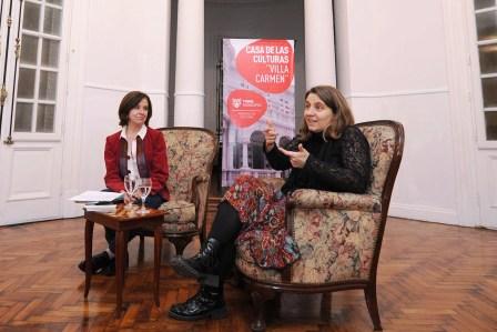 En el marco del ciclo cultural “Encuentro con escritores”, la narradora Débora Mundani brindó una charla en la Casa de las Culturas del distrito para hablar de su obra que toma al río como protagonista y firmar ejemplares a vecinos.
En el marco del ciclo cultural “Encuentro con escritores”, la narradora Débora Mundani brindó una charla en la Casa de las Culturas del distrito para hablar de su obra que toma al río como protagonista y firmar ejemplares a vecinos.