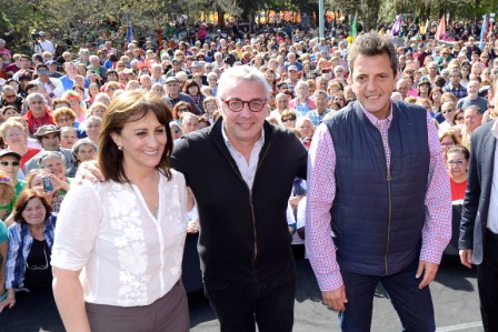 Más de 5 mil jubilados de Tigre celebraron su día junto a Julio Zamora y Sergio Massa Más de 5 mil jubilados de Tigre celebraron su día junto a Julio Zamora y Sergio Massa