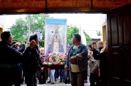 Con una procesión y misa, se veneró en Virreyes a Nuestra Señora de Itatí 
