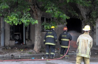 Tres heridos al explotar e incendiarse una casa en Ciudadela Tres heridos al explotar e incendiarse una casa en Ciudadela