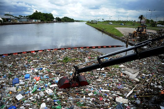 Tigre limpia el Río Reconquista en la Pista Nacional de Remo Tigre limpia el Río Reconquista en la Pista Nacional de Remo