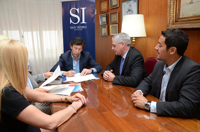 San Isidro y Fibertel firmaron un convenio para brindar internet gratis a escuelas públicas San Isidro y Fibertel firmaron un convenio para brindar internet gratis a escuelas públicas