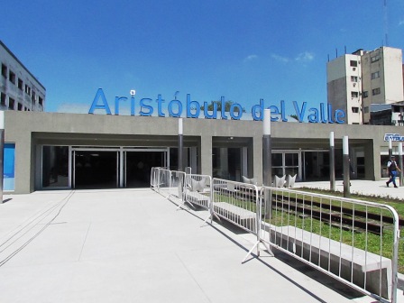 Mauricio y Jorge Macri, junto a Vidal, inauguraron la puesta en valor de la estación Aristóbulo del Valle Mauricio y Jorge Macri, junto a Vidal, inauguraron la puesta en valor de la estación Aristóbulo del Valle