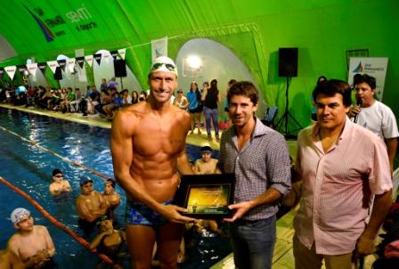 José Meolans brindó una clínica de natación en San Fernando