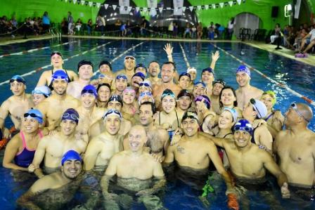 José Meolans brindó una clínica de natación en San Fernando
