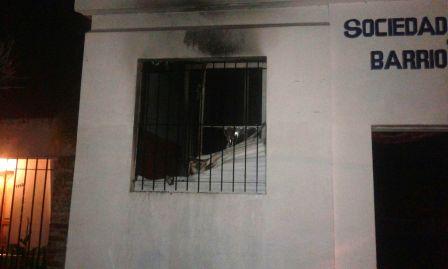 Sociedad de Fomento incendiada por narcos en Merlo Sociedad de Fomento incendiada por narcos en Merlo