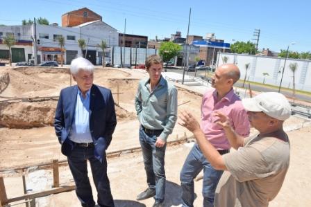 El Intendente Luis Andreotti realizó una recorrida por las obras en avance de la futura Plaza del Bicentenario, sita en Sobremonte y Guido Spano.